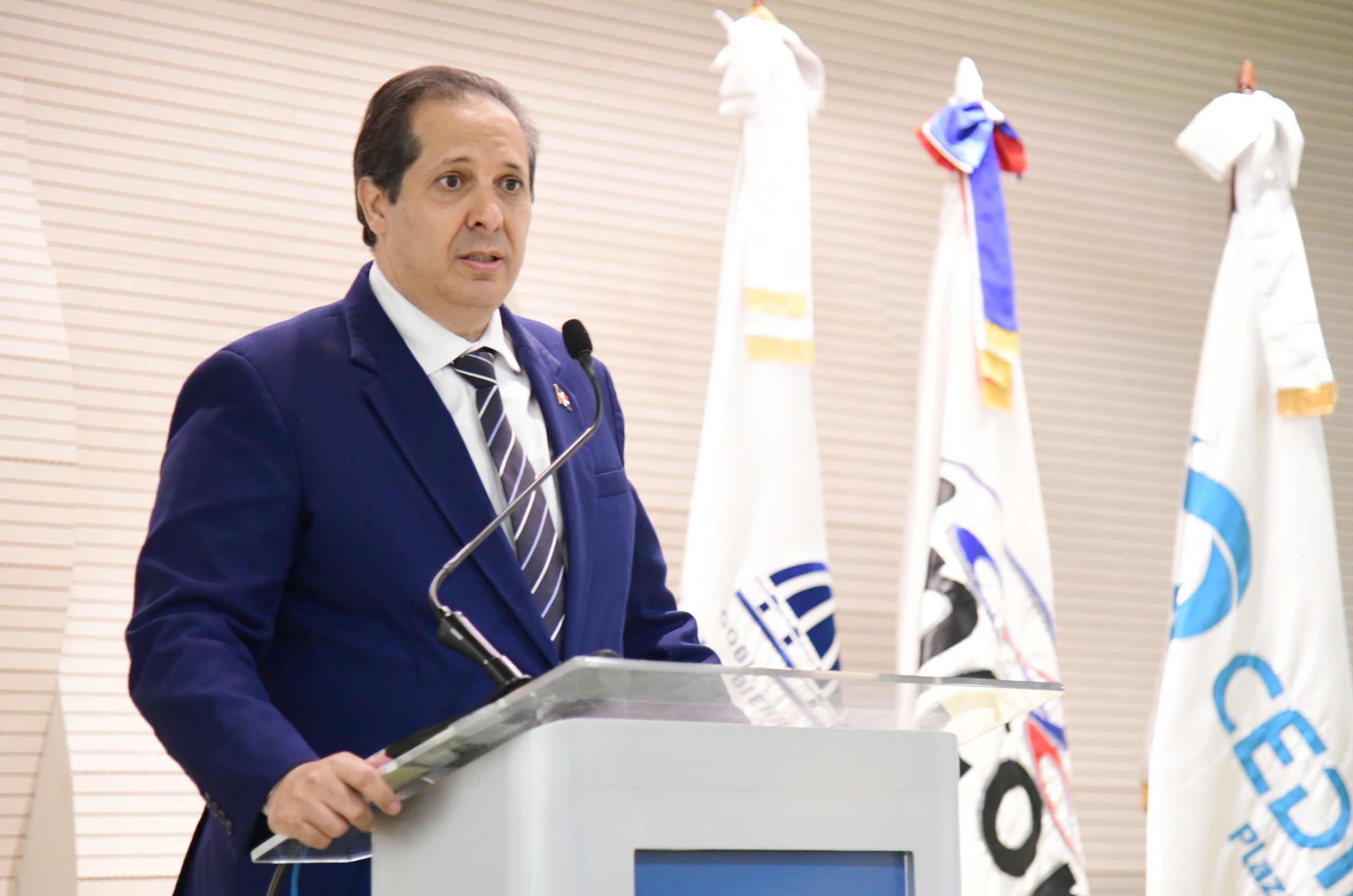 Autoridades juramentan el Comité Hospitalario de Trasplante de Cedimat 6 Autoridades juramentan el Comite Hospitalario de Trasplante de Cedimat