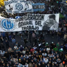 Los gremios de Argentina alzan su voz contra Milei y resaltan la figura de Francisco