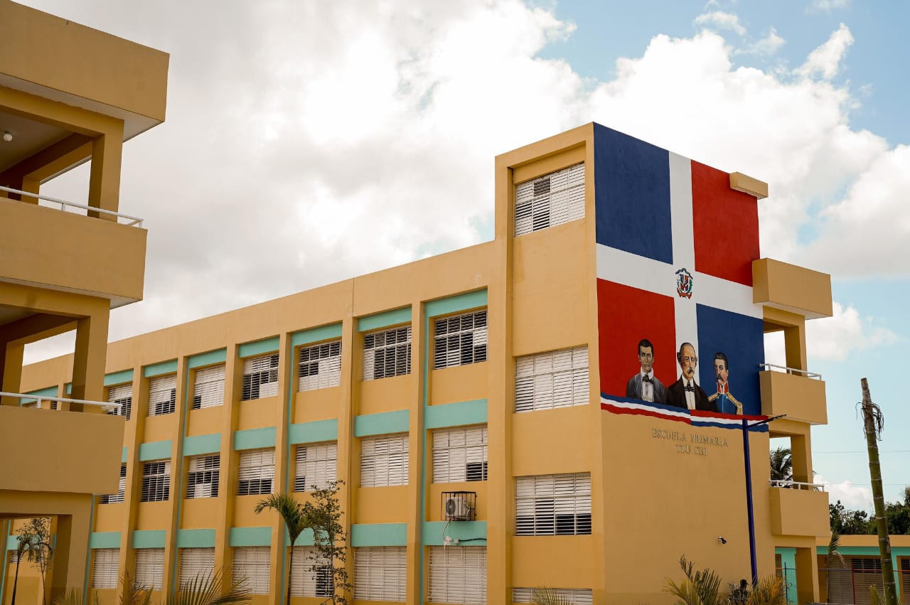 Gobierno entrega centro educativo en Villa Hermosa en La Romana
