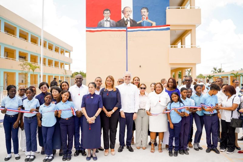 Gobierno entrega centro educativo en Villa Hermosa en La Romana (Foto: Fuente Externa)