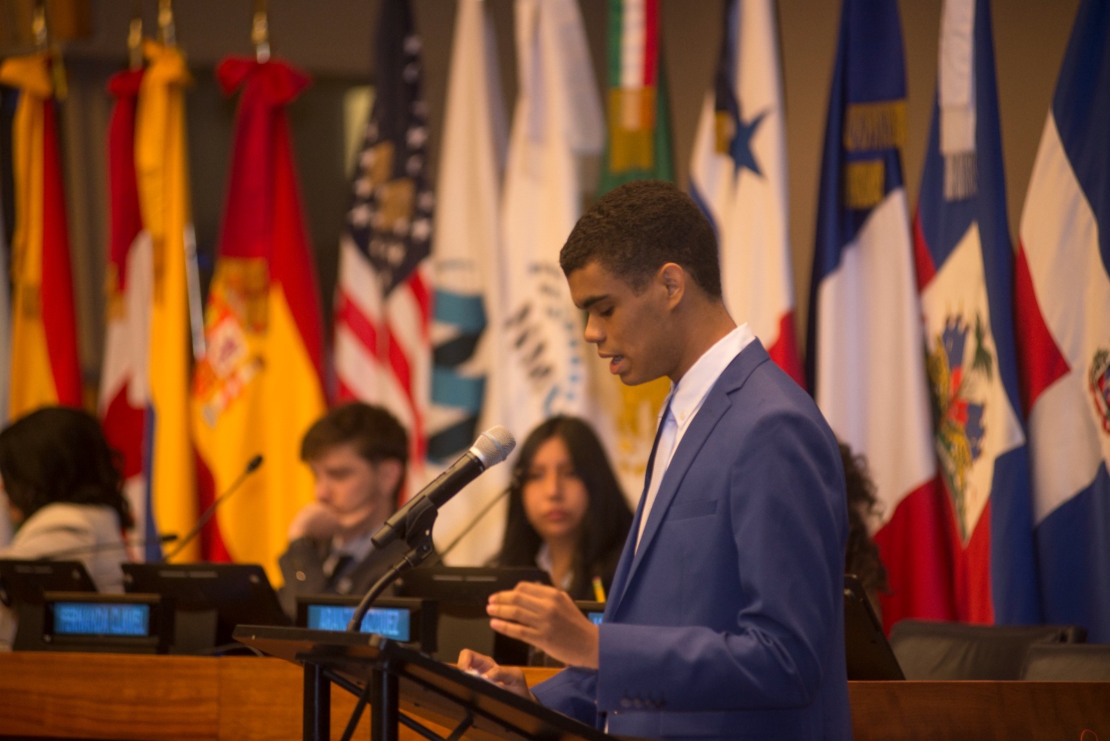 Joven de 19 años se convierte en primer dominicano en ser secretario de una de las conferencias de la ONU