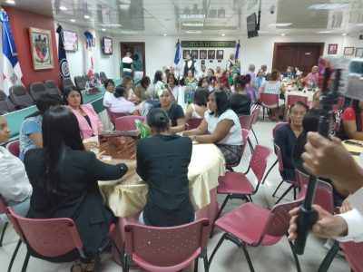 Comando conjunto de las FFAA entrega electrodomésticos por el Día de las Madres (Foto: Fuente Externa)