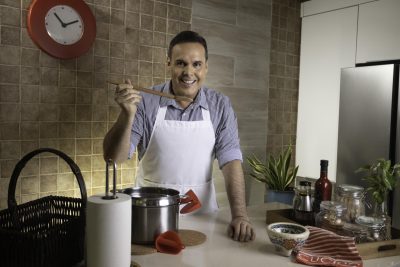 El disco de 11 canciones también cuenta con colaboraciones del puertorriqueño Danny Rivera y los dominicanos Adalgisa Pantaleón, Daniel Santacruz y su sobrino Mario Ceara.