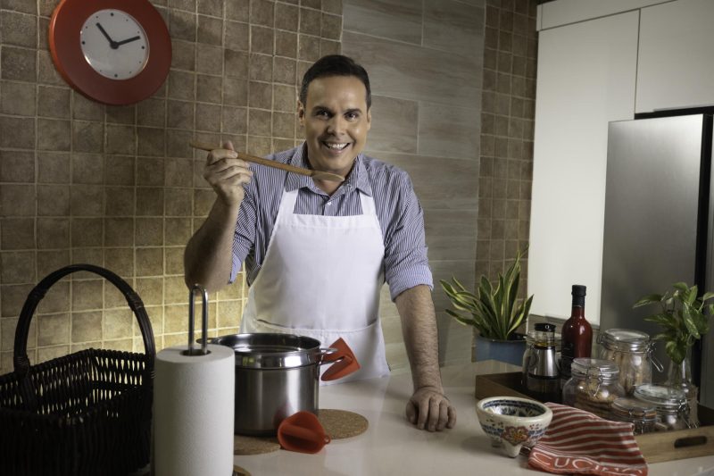 El disco de 11 canciones también cuenta con colaboraciones del puertorriqueño Danny Rivera y los dominicanos Adalgisa Pantaleón, Daniel Santacruz y su sobrino Mario Ceara.