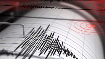 Un terremoto de 4,7 grados causa numerosos daños y al menos 8 heridos leves en Nápoles