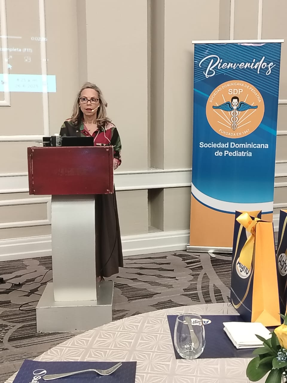 Sociedad de Pediatría capacita médicos en construcción de marca profesional 3 2. La doctora Rosa Acevedo presidente de la Sociedad dominicana de Pediatria durante el acto de apertura de este encuentro educativo. 1