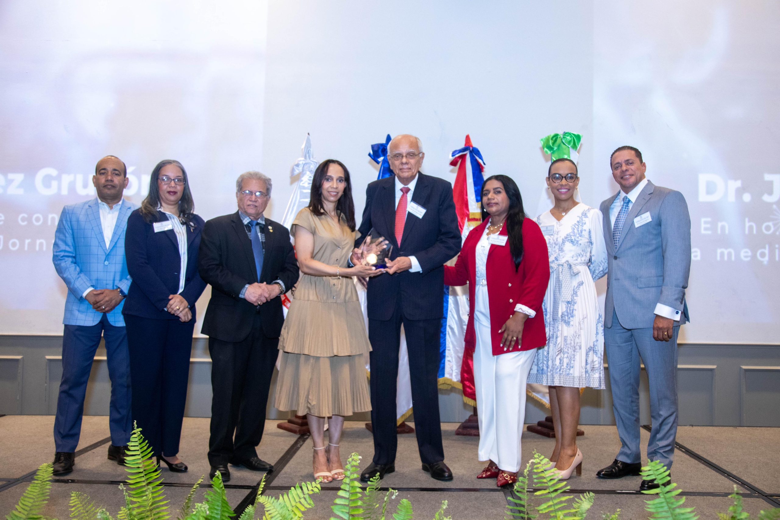 Ciudad Sanitaria honra al doctor Julio Manuel Rodríguez en III Jornada Científica 5 Ciudad Sanitaria honra al Dr. Julio Manuel Rodriguez Grullon Foto Ciudad Sanitaria 2 scaled