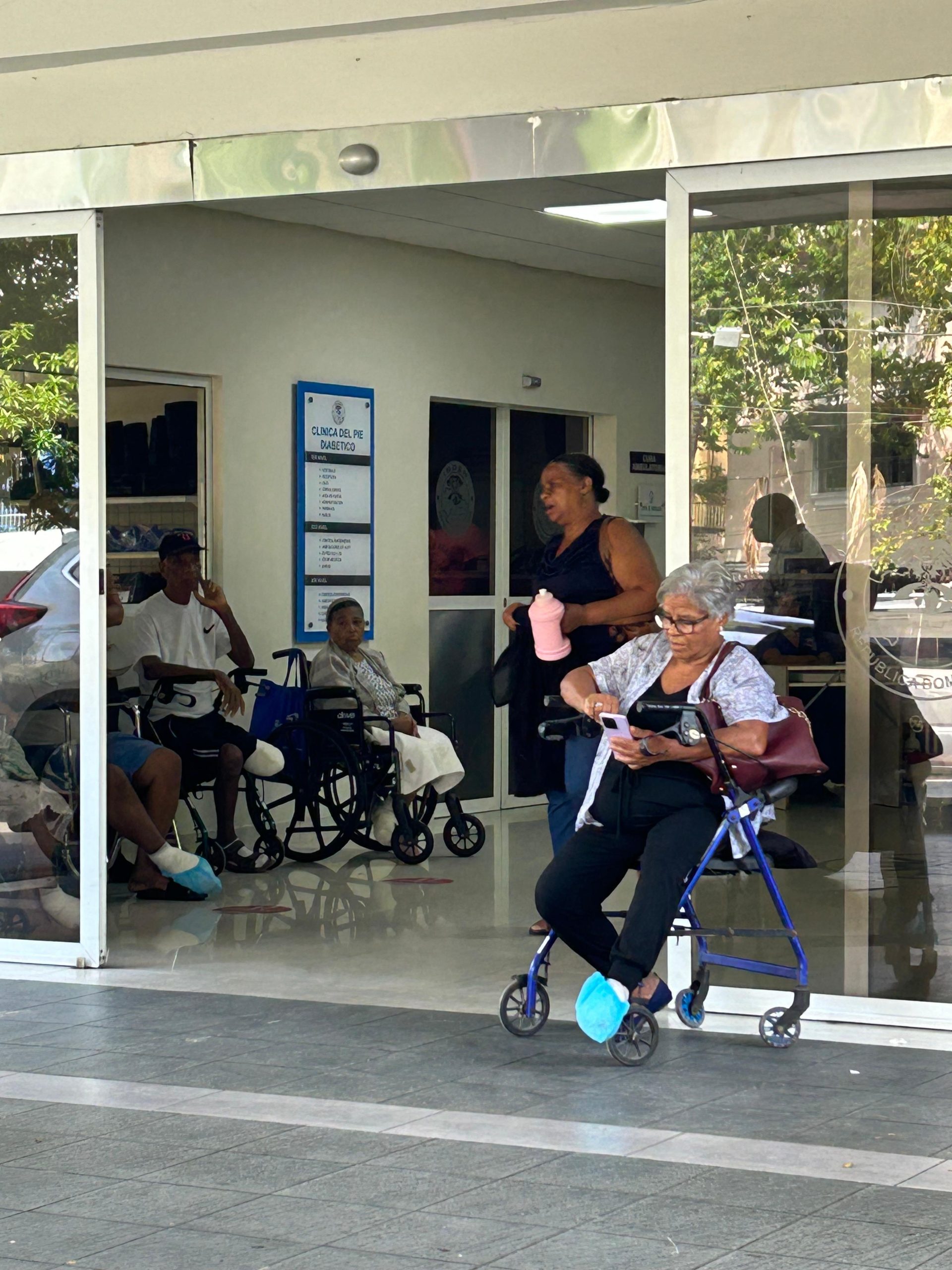 Instituto de Diabetes no cuenta con tratamientos para prevenir amputación pies diabéticos 6 Pacientes en Instituto Nacional de Diabetes Endocrinologia y Nutricion Foto El Nuevo Diario scaled