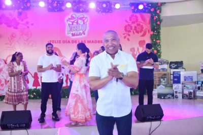 Diputado Joselito Echavarría celebra su tradicional fiesta a las madres de SDE (Foto: Fuente Externa)