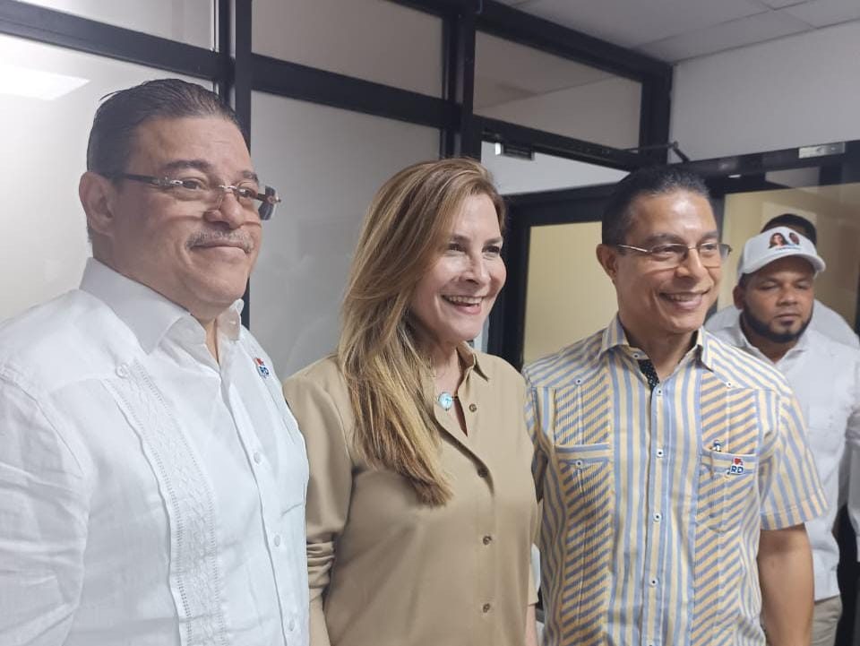 Francisco Camacho se suma al proyecto presidencial Carolina Mejía 28