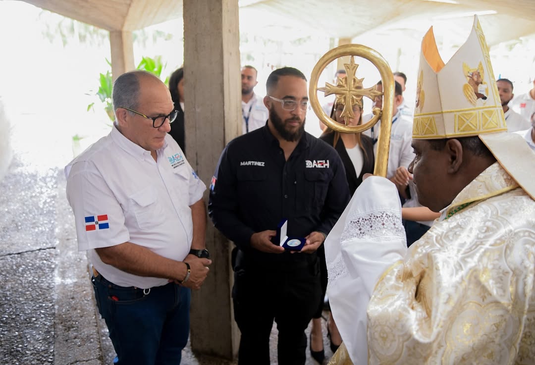 DAEH rinde homenaje a la Virgen de la Altagracia con colocación de tarja en la Catedral Basílica de Higüey DAEH rinde homenaje a la Virgen de la Altagracia con colocación de tarja en la Catedral Basílica de Higüey