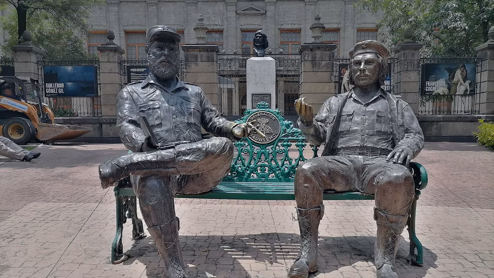 Retiran unas estatuas de Fidel Castro y el Che Guevara en la Ciudad de México – El Nuevo Diario (República Dominicana) Retiran unas estatuas de Fidel Castro y el Che Guevara en la Ciudad de México – El Nuevo Diario (República Dominicana)