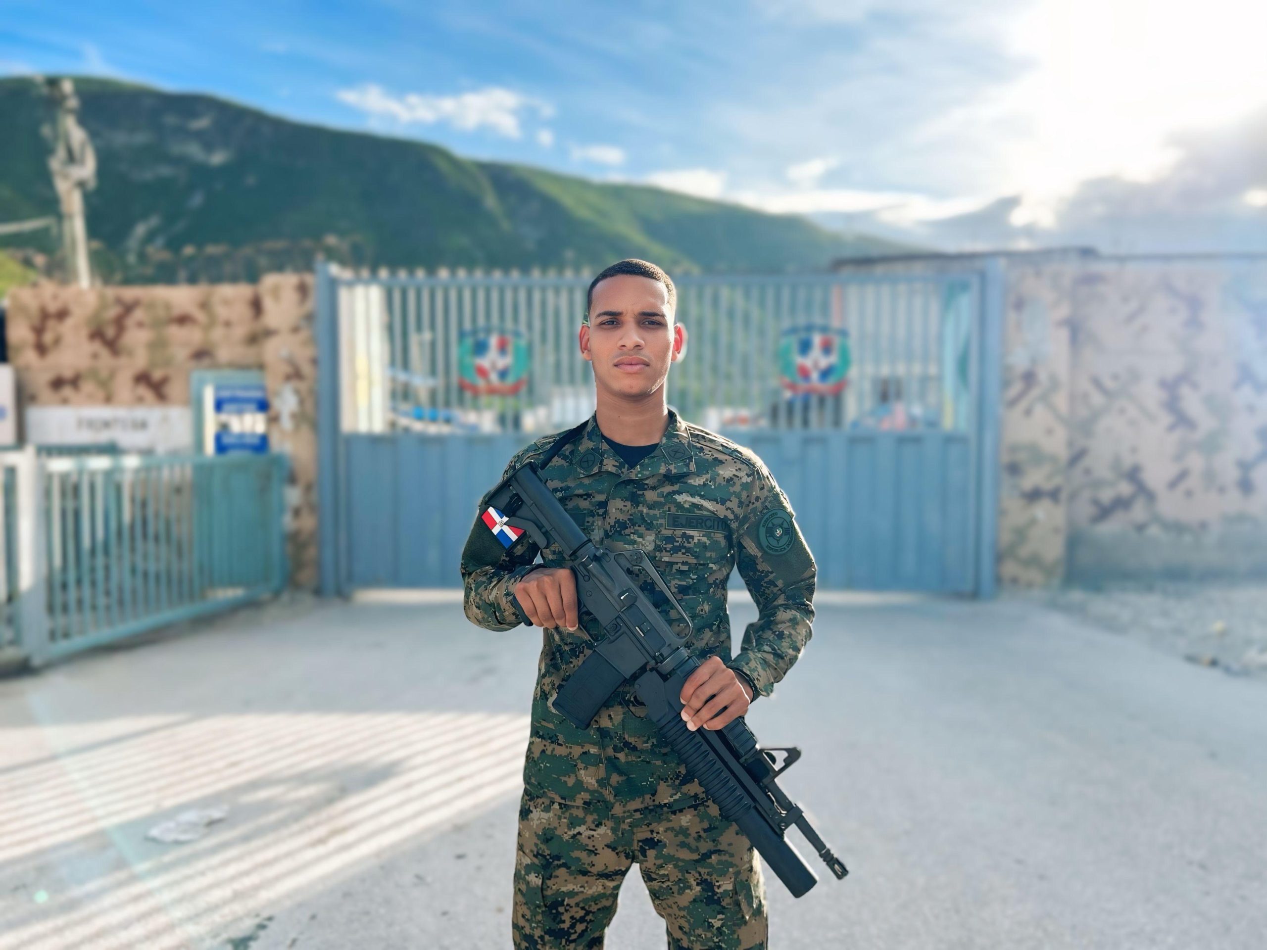 Soldado en la frontera de Jimaní/Foto: Rosa Galán.