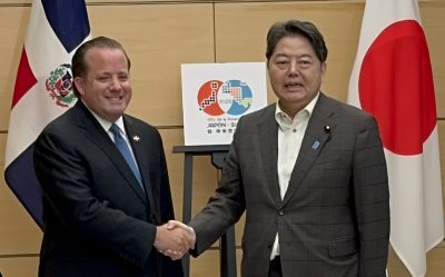 José Ignacio Paliza junto a su homólogo Yoshimasa Hayashi. (Foto: Fuente interna).