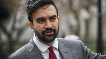 Protesta en Nueva York contra el alcalde Mamdani por incumplir promesas de asequibilidad