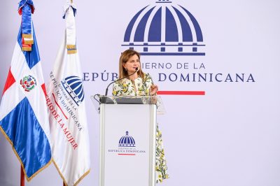 Vicepresidenta Raquel Peña dicta conferencia “La Fuerza de lo Cercano” en Higüey