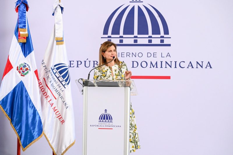 Vicepresidenta Raquel Peña dicta conferencia “La Fuerza de lo Cercano” en Higüey