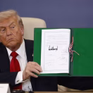 Trump anticipa una era dorada en Oriente Medio y pide a más países apuntalar la paz