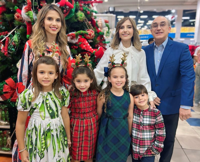 Familia Lama Hache dan bienvenida a la Navidad/Foto: Rosa Galán