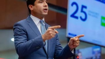 Omar Fernández propone tres modificaciones al nuevo Código Penal para proteger libertad de expresión y precisar sanciones