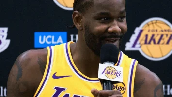 Lakers traspasan a Deandre Ayton a los Wizards