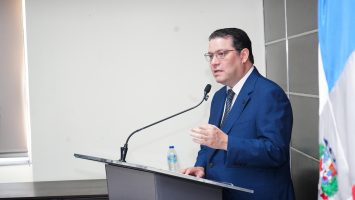 “A los políticos nos toca sacrificarnos”: Sanz Lovatón defiende recorte y medidas de ahorro del Gobierno