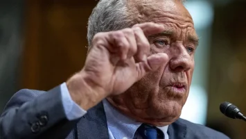 Kennedy apela a porcentajes engañosos para defender caída en precios de medicinas en EEUU