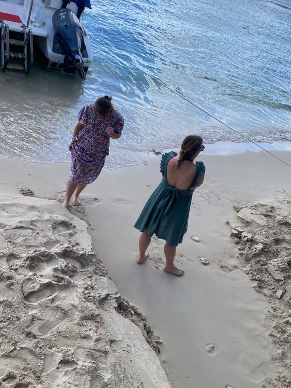 Las autoridades aún no han revelado la identidad, nacionalidad o detalles sobre la compañía turística u hotel del fallecido