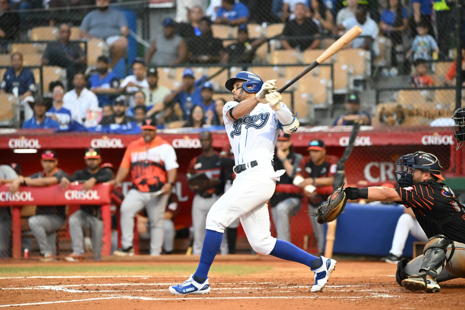 El juego inició con el Licey tomando la delantera en la primera entrada gracias a un sencillo de Núñez