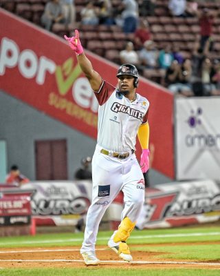 Con esta victoria, los Gigantes igualan con los Tigres del Licey, situándose a medio juego del cuarto puesto clasificatorio