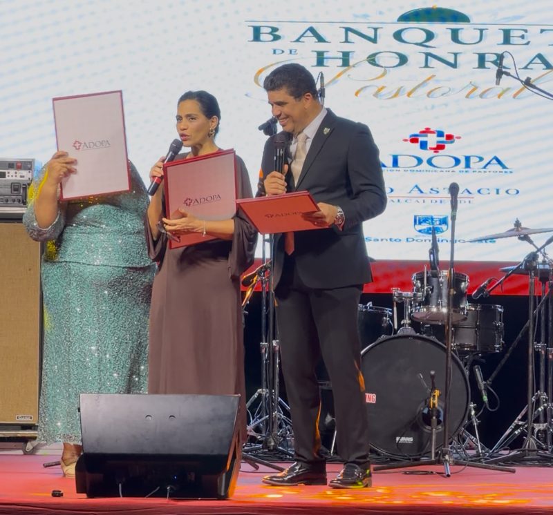 Más de mil pastores se reúnen en Santo Domingo Este para orar por República Dominicana