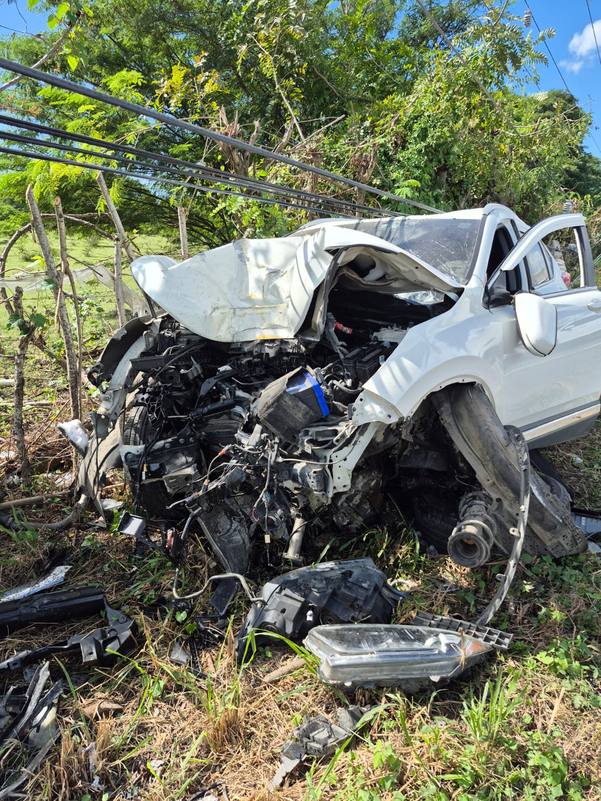 Yipeta accidentada en carretera San Pedro de Macorís– La Romana (Foto: Christopher Rivera)