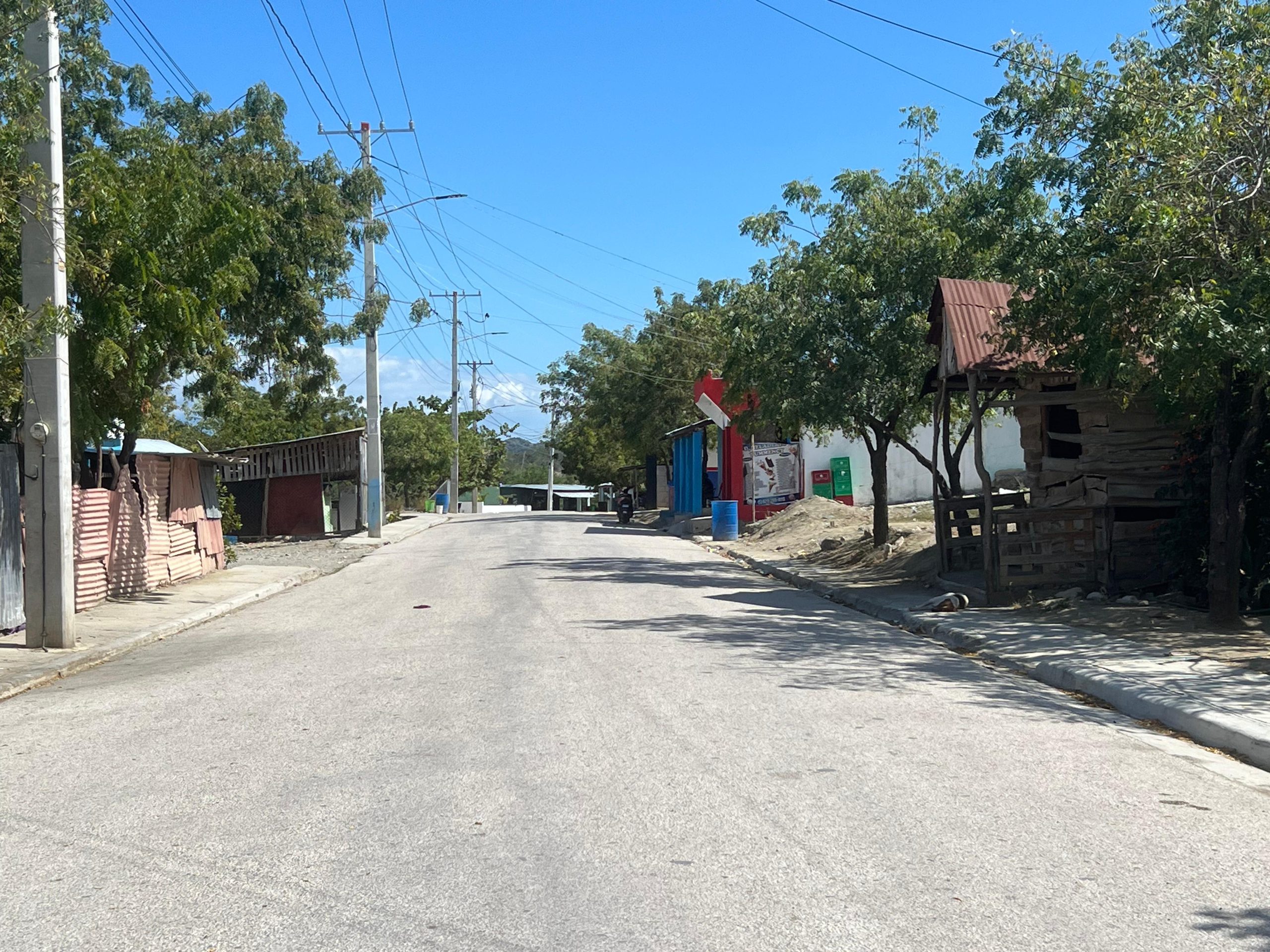 Advierten protesta en La Mina, Barahona por dos meses sin agua potable (5)