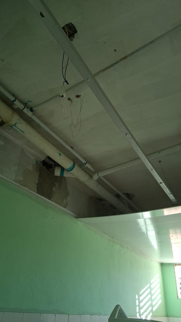 Escuela perteneciente a los distritos escolares 05-01 y 05-02 (Foto Christopher Rivera) (1)