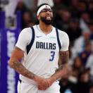 Anthony Davis probablemente evitará la cirugía en la mano izquierda