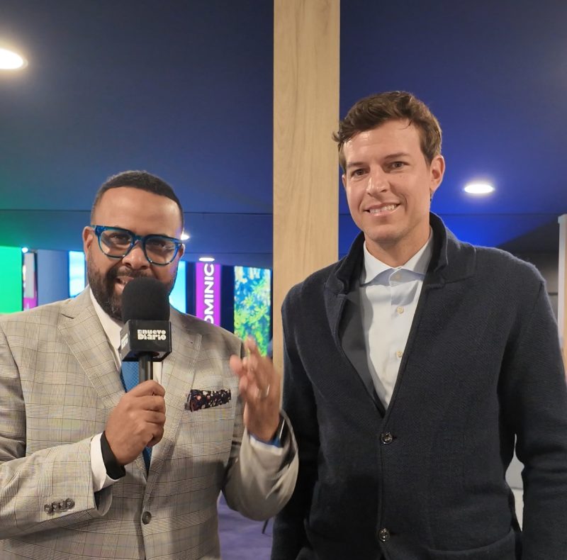 José Hernández celebra crecimiento del turismo deportivo dominicano desde Fitur 2026