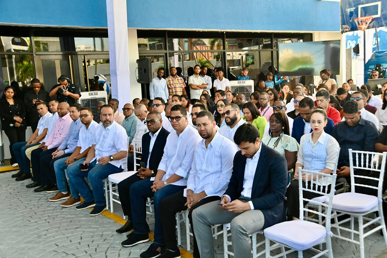 Lanzamiento del proyecto “Una cancha pa’ mi barrio” (Foto Félix Lara El Nuevo Diario)