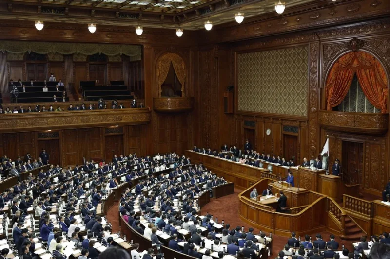 Comienza el voto anticipado para elecciones en Japón con retrasos en el envío de papeletas