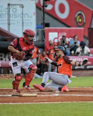 Con esta victoria los Toros mejoran su récord a 4-2, mientras que los Gigantes sufren su sexta derrota consecutiva