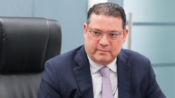 Gobierno continuará consultas ante impacto de crisis internacional; anuncia nueva reunión el lunes