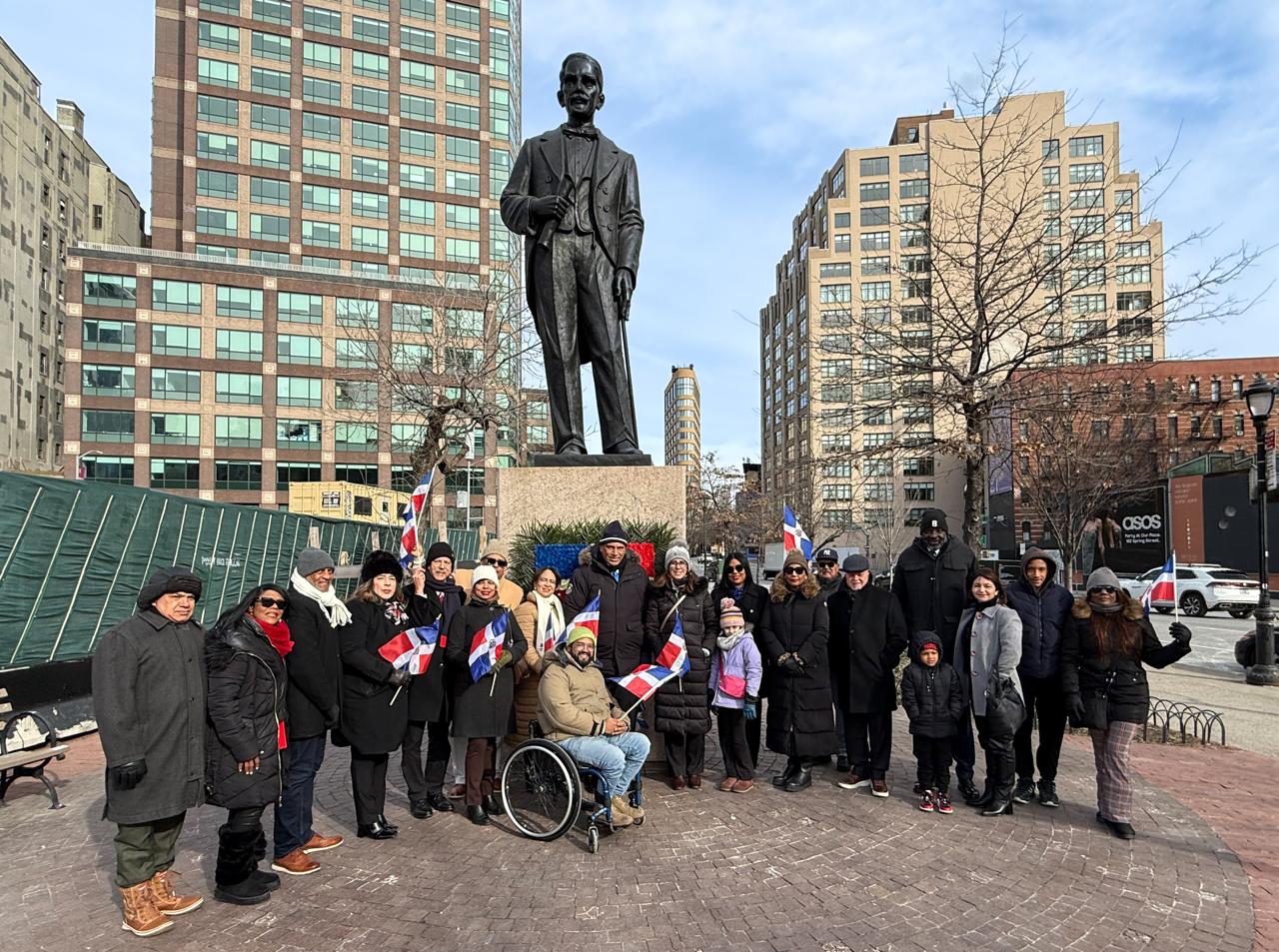 Cónsul dominicano en Nueva York encabeza ofrenda floral a Duarte y exhorta a reflexionar sobre su legado