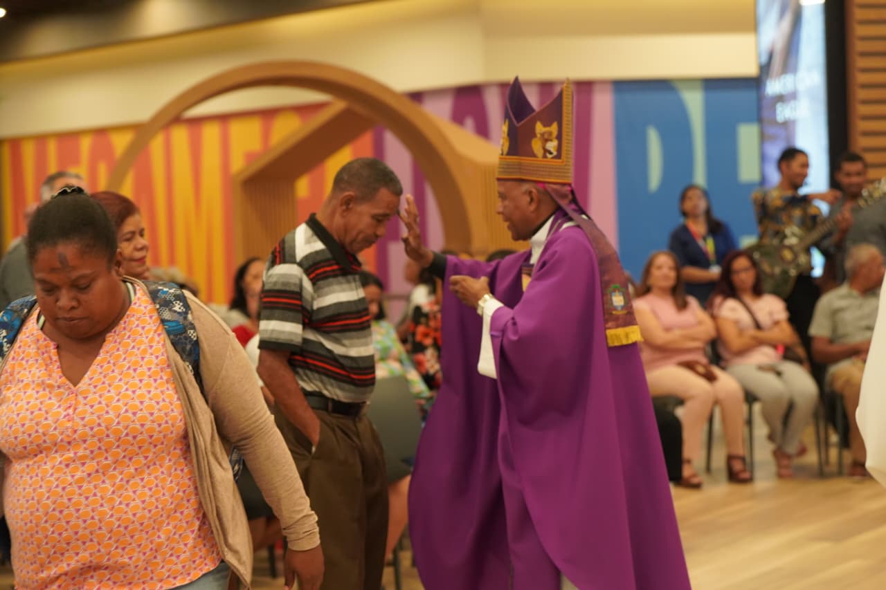 ​Cientos de fieles participan en misa de Miércoles de Ceniza oficiada por monseñor Manuel Ruíz (2)