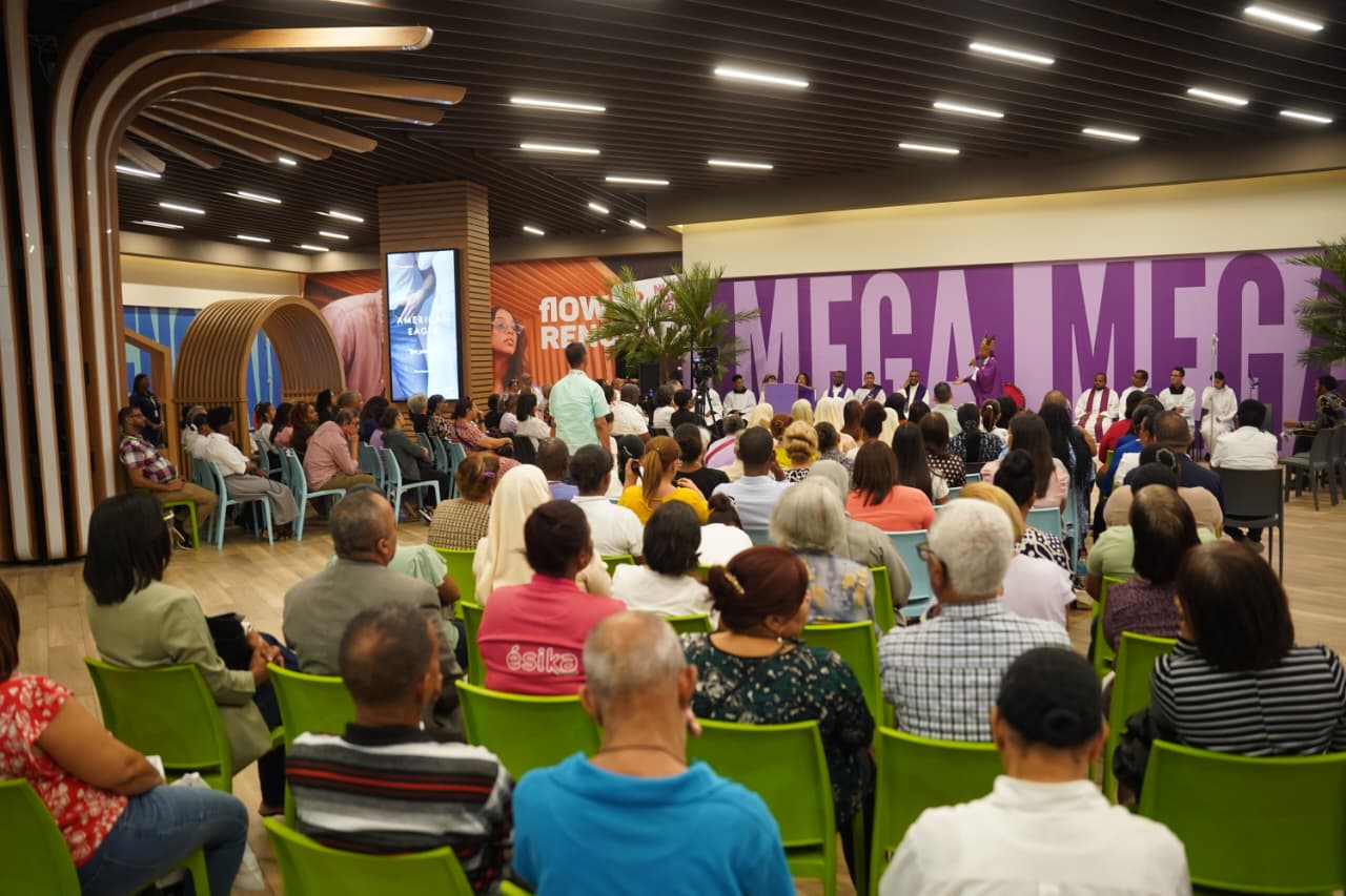 ​Cientos de fieles participan en misa de Miércoles de Ceniza oficiada por monseñor Manuel Ruíz