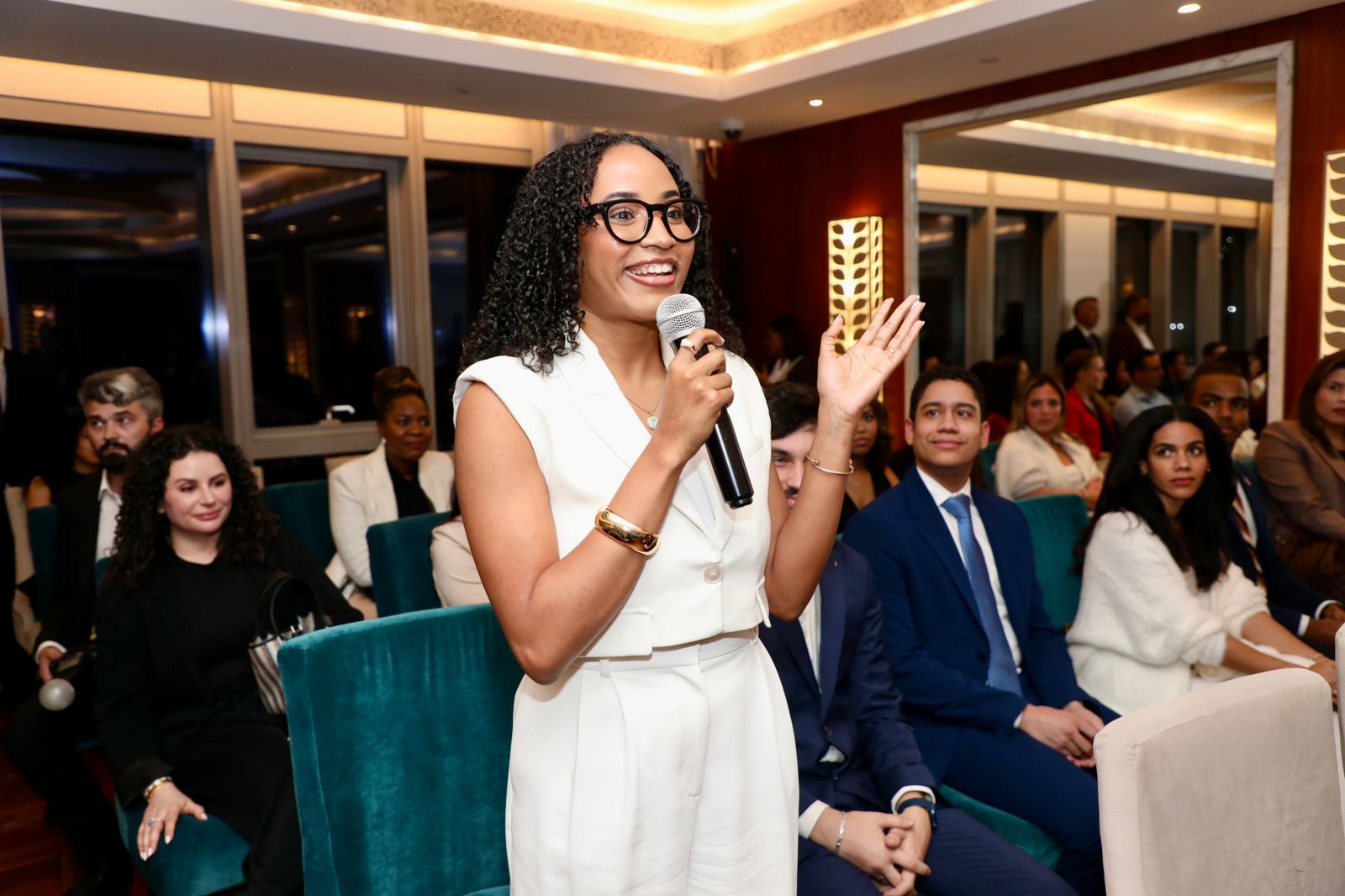 Abinader destaca en Dubái baja criminalidad, reducción de muertes por accidentes y avances hospitalarios en RD (11)