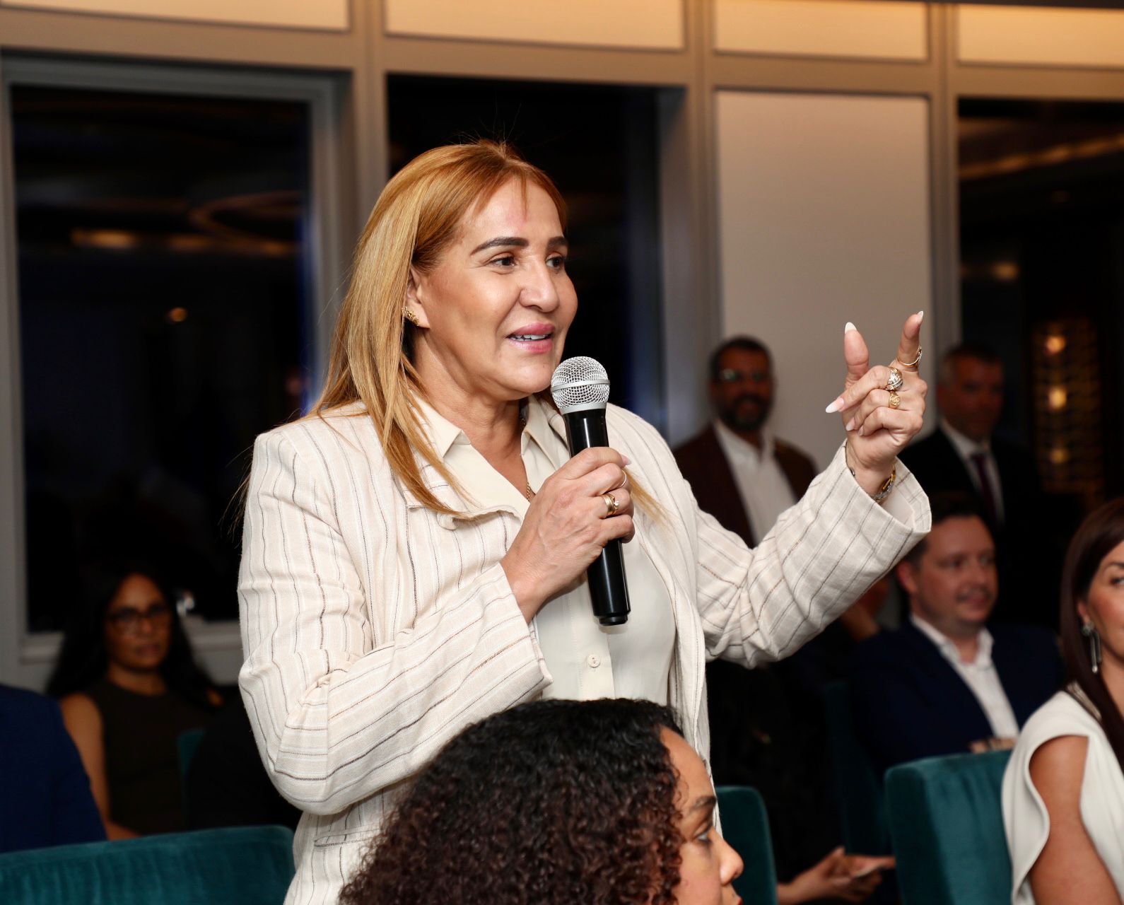 Abinader destaca en Dubái baja criminalidad, reducción de muertes por accidentes y avances hospitalarios en RD (12)