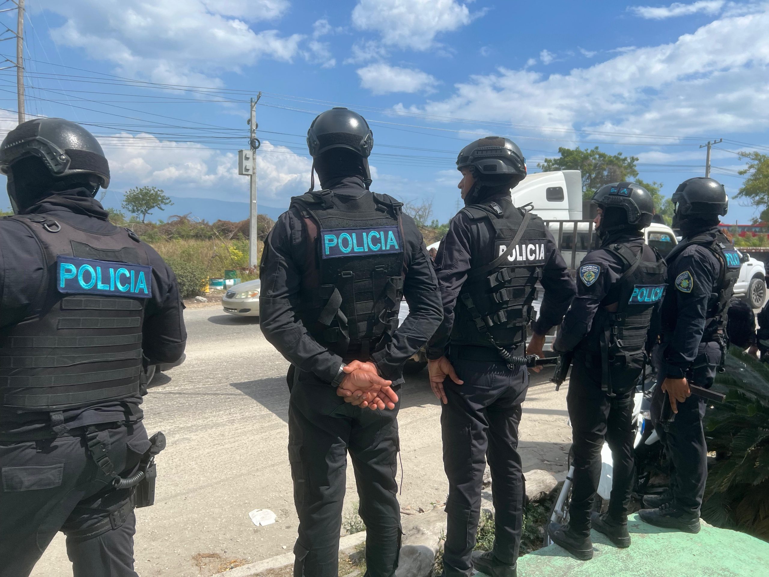 Comunitarios cierran vía en el Cruce de Cabral tras negarse permiso para rally de motocicletas (3)