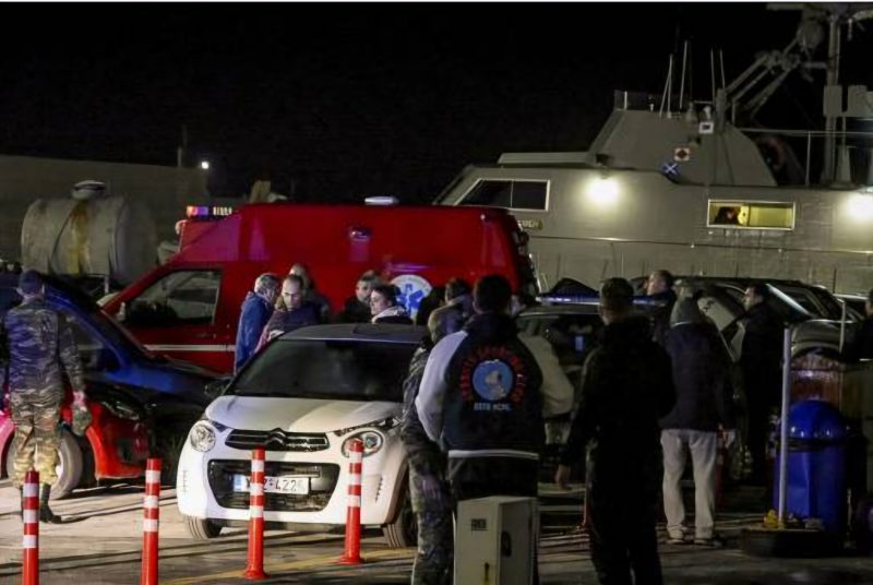 Colisión de lancha de migrantes con barco de guardacostas deja 15 muertos en Grecia