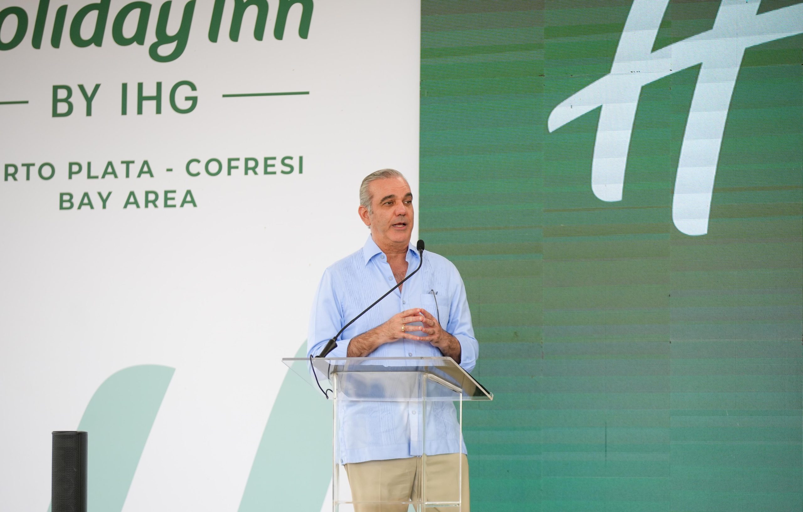 Presidente Luis Abinader, durante inauguración de Hotel Holiday Inn. (Foto: Holiday Inn).