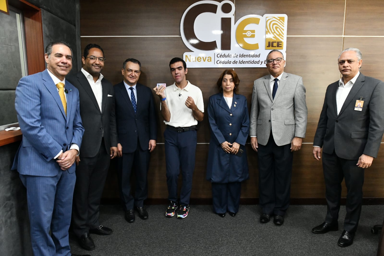 JCE inicia entrega de nueva cédula a personas con discapacidad (4)