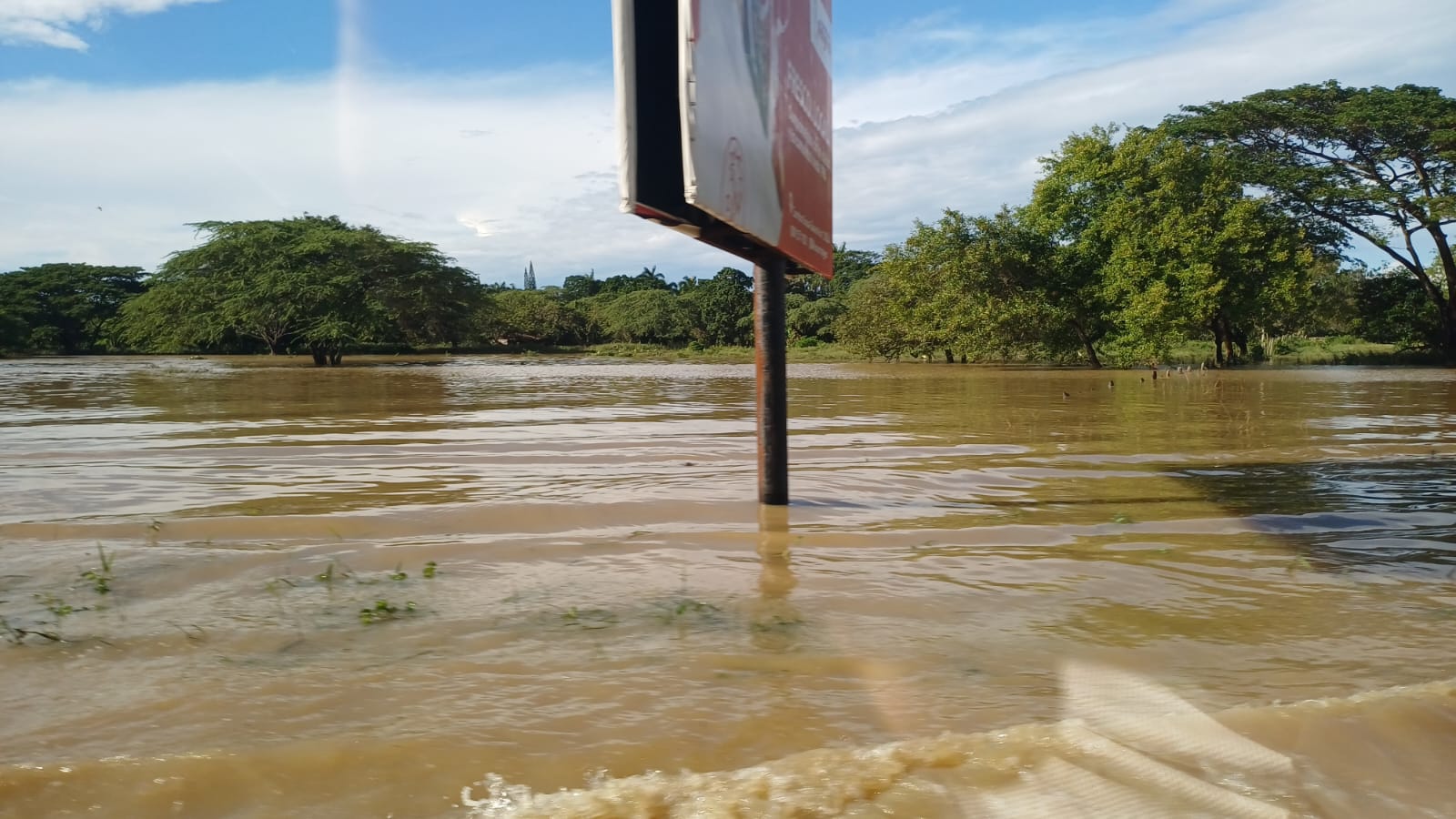 Lluvias provocan inundaciones en Puerto Plata y suspenden desfile estudiantil (3)
